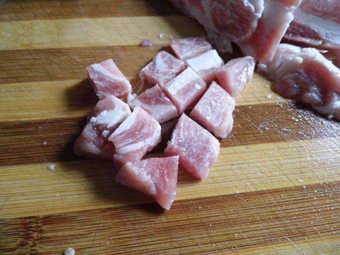 三蔬小炒肉丁步骤1
