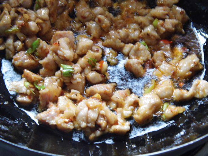 三蔬小炒肉丁步骤7