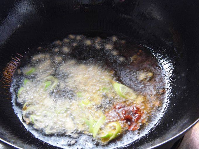 三蔬小炒肉丁步骤6