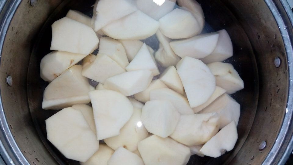 土豆烧排骨步骤3