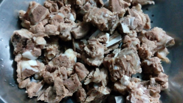 土豆烧排骨步骤2