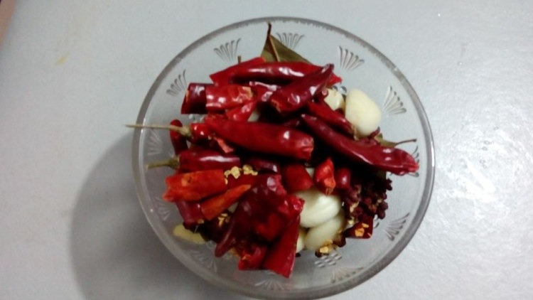 土豆烧排骨步骤4