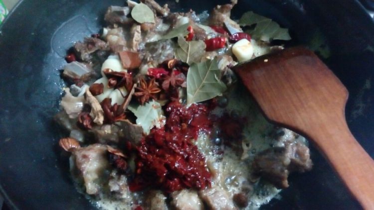 土豆烧排骨步骤6