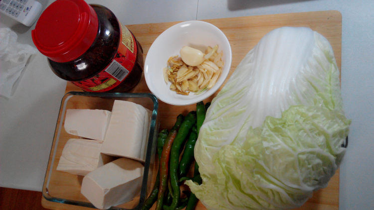 白菜梆子烩豆腐步骤1