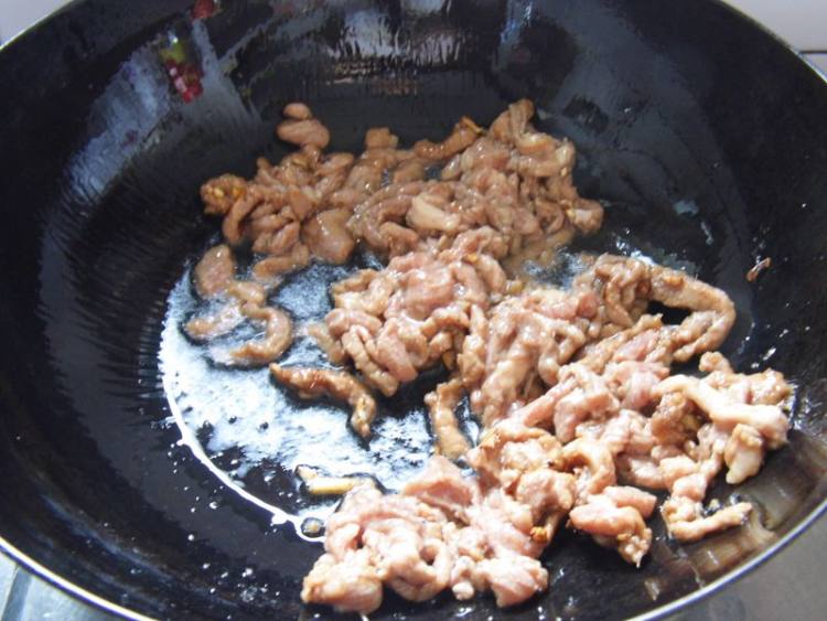 青椒仔姜炒肉丝步骤5