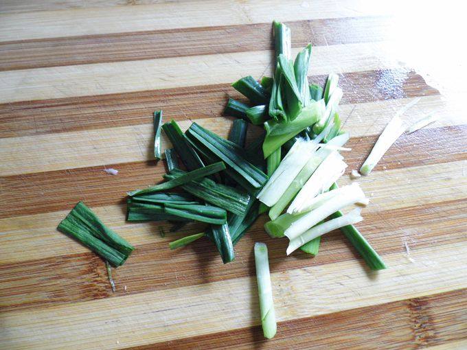 干煸茶树菇步骤2