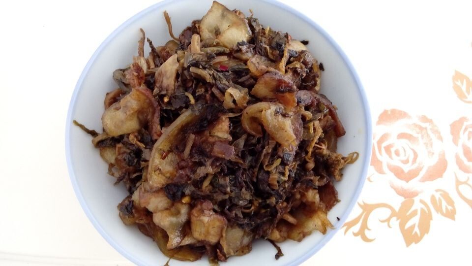 盐菜炒肉步骤7