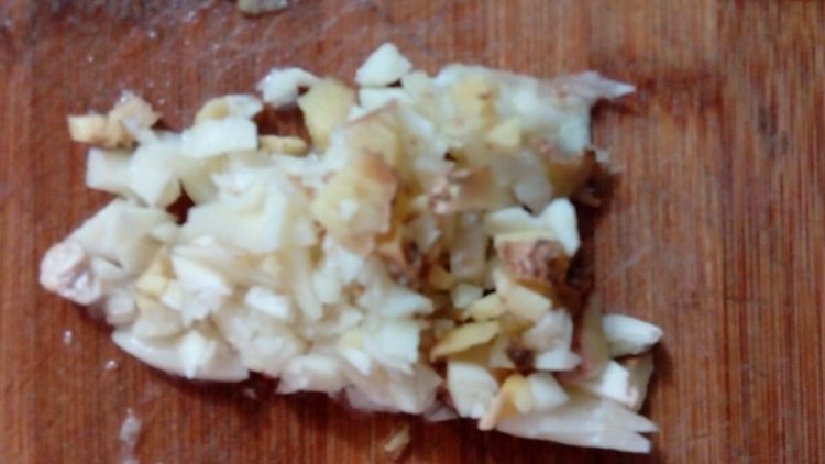 盐菜炒肉步骤3