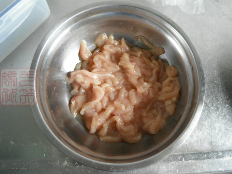 鱼香鸡丝步骤1