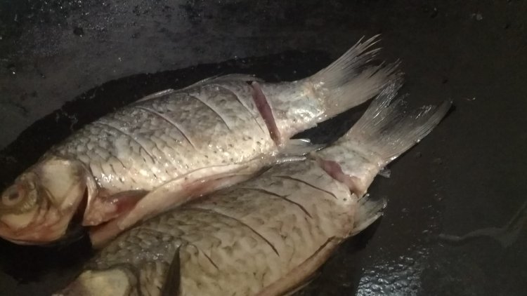 四川豆瓣鲫鱼步骤3
