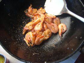 干锅鲜虾土豆步骤4