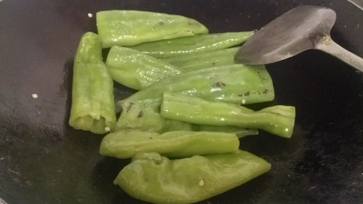 糖醋虎皮椒步骤4