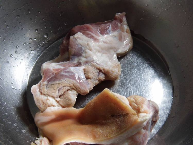 卤水扎蹄步骤1