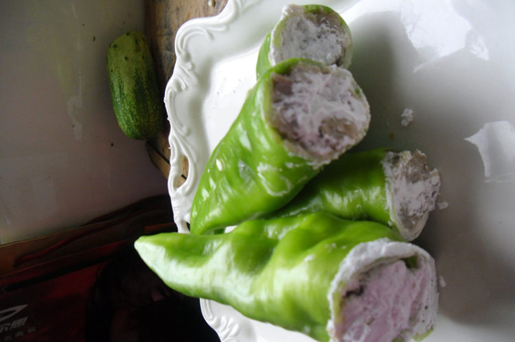 酿肉虎皮尖椒步骤2