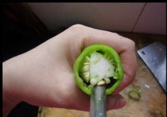 酿肉虎皮尖椒步骤1