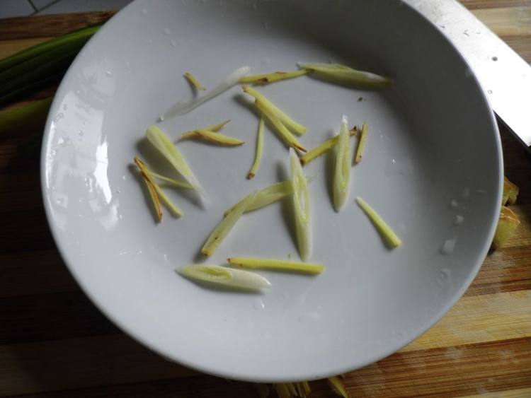 蒜蓉辣酱蒸南极鱼步骤4