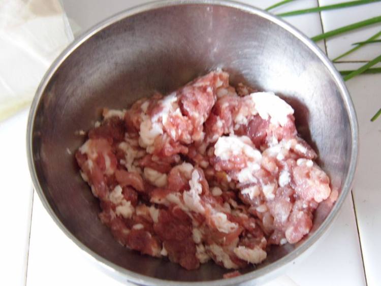 红烧肉末豆腐步骤1