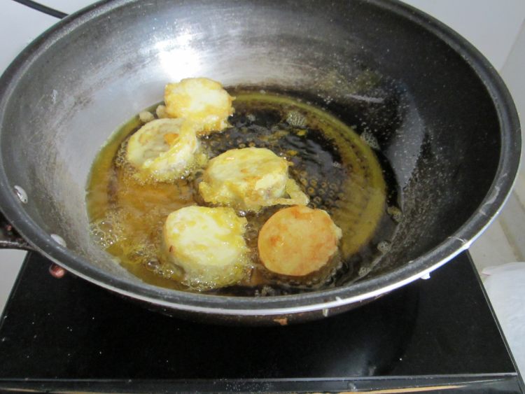 鱼香茄盒步骤5