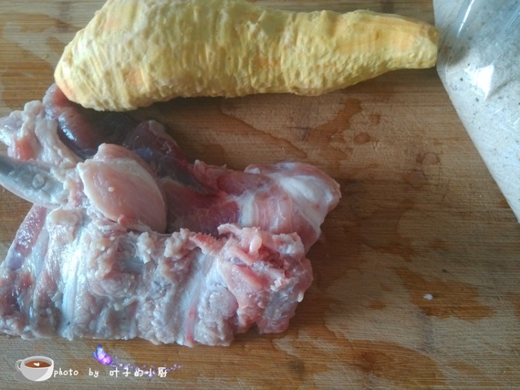 麻辣粉蒸排骨步骤1