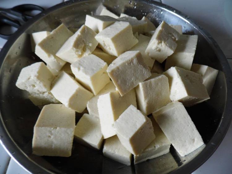 肉丁麻婆豆腐步骤1