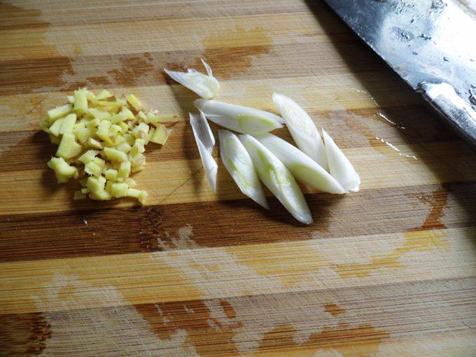 豆豉尖椒回锅肉步骤3