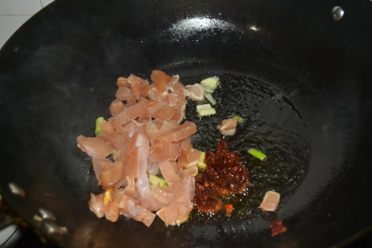川味鸡丁步骤3