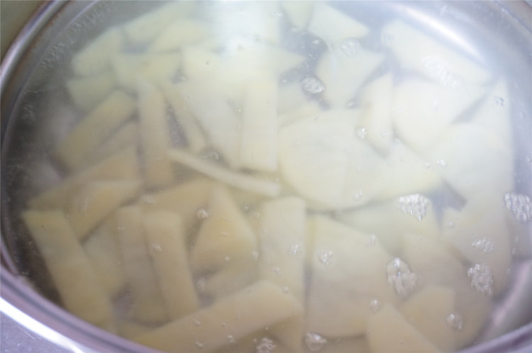 麻辣仔鸡步骤3
