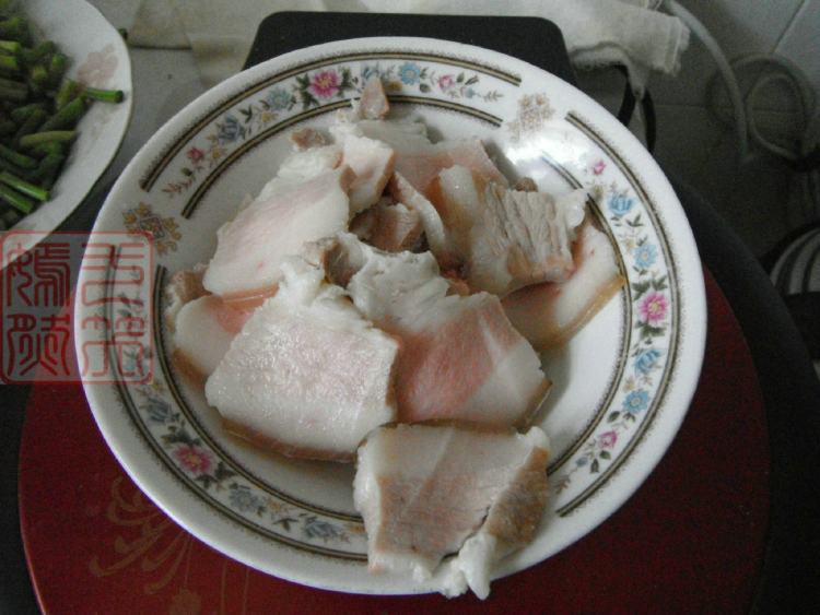 蒜苔回锅肉步骤1