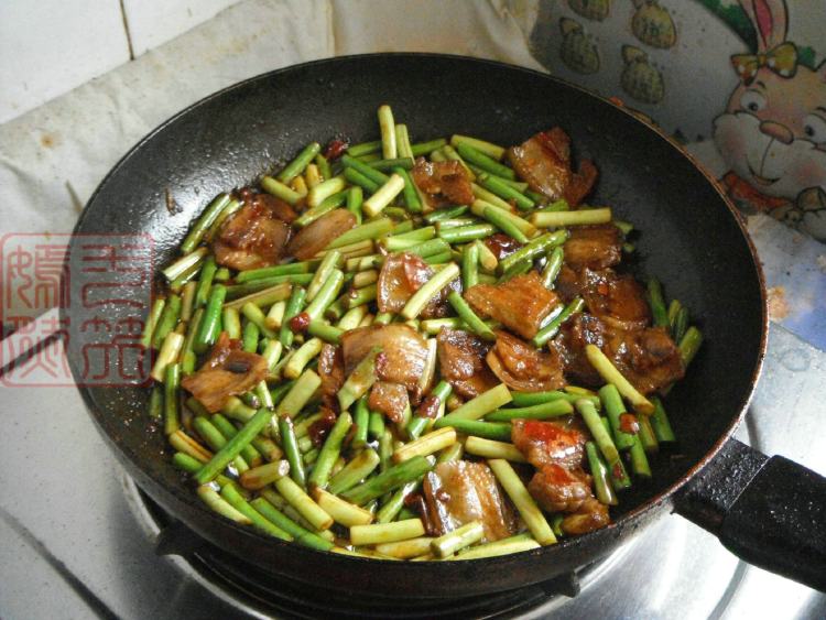 蒜苔回锅肉步骤11
