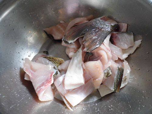 青花椒酸菜鱼步骤1