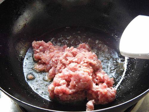 酸豇豆炒肉糜步骤4