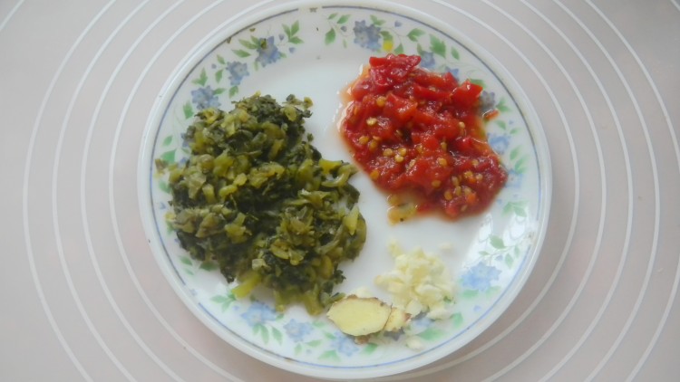 盐酸菜煮黄腊丁步骤2
