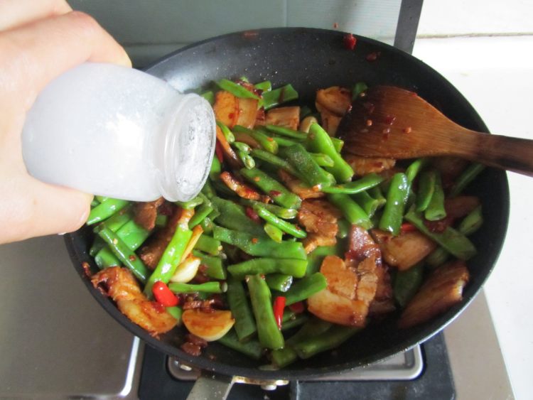 四季豆回锅肉步骤11