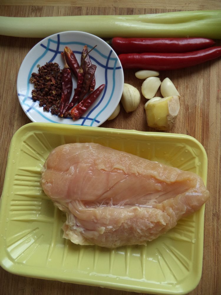 辣子鸡丁步骤1