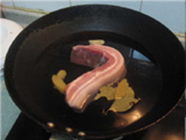 小炒回锅肉步骤1