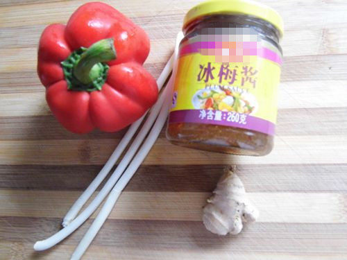冰梅酱肉丁步骤1