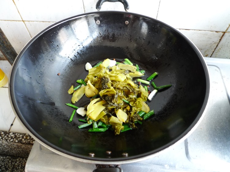酸菜粉条肉片步骤9