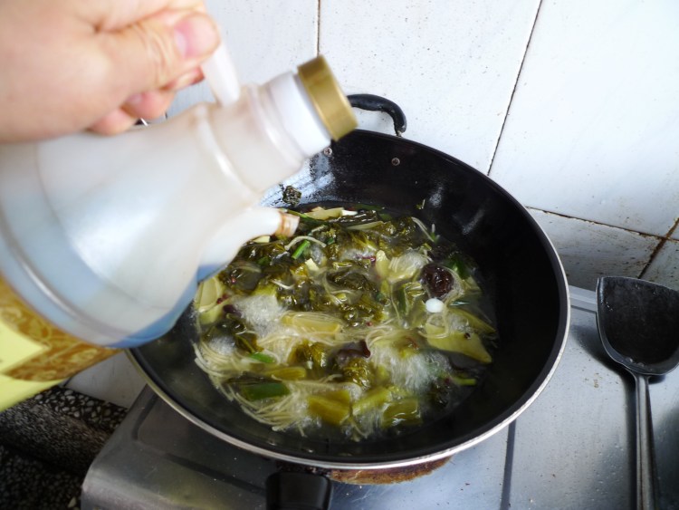 酸菜粉条肉片步骤14