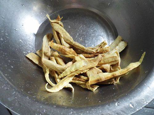 多味笋干烧肉步骤3