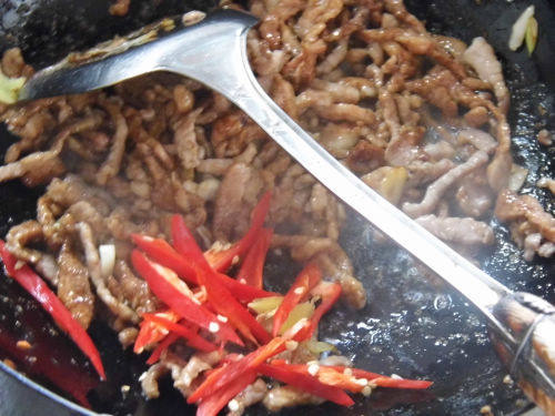 芦笋尖椒炒肉丝步骤8