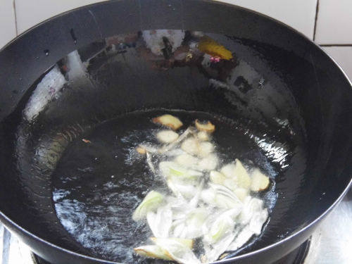 芦笋尖椒炒肉丝步骤6