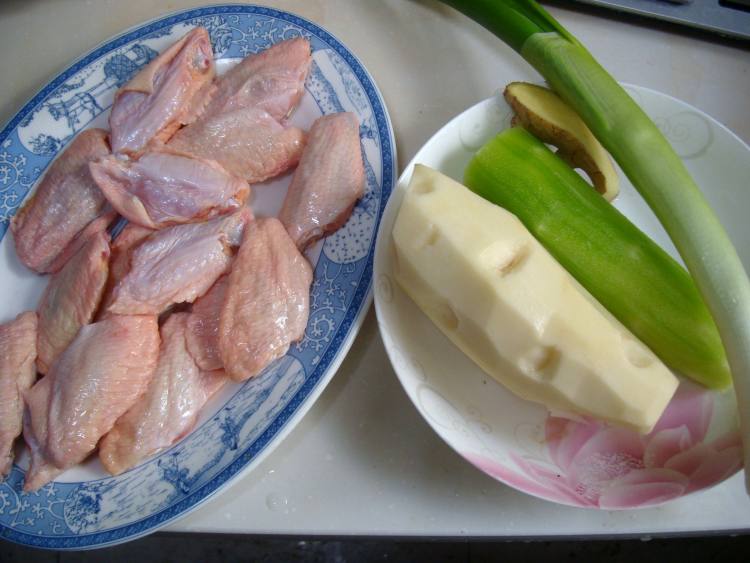 干锅鸡翅步骤1