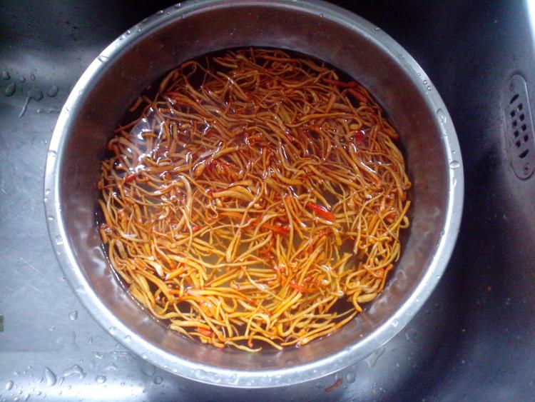 虫草花鸡汤步骤1