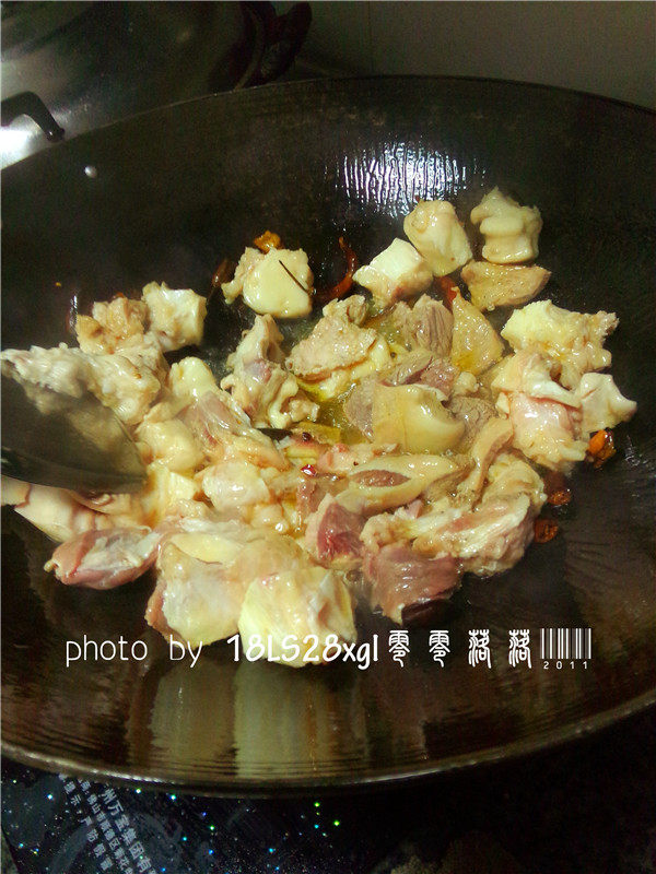 胡萝卜焖牛腩步骤5