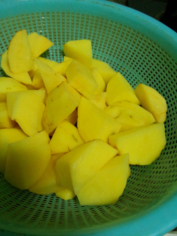 土豆烧鸡步骤1
