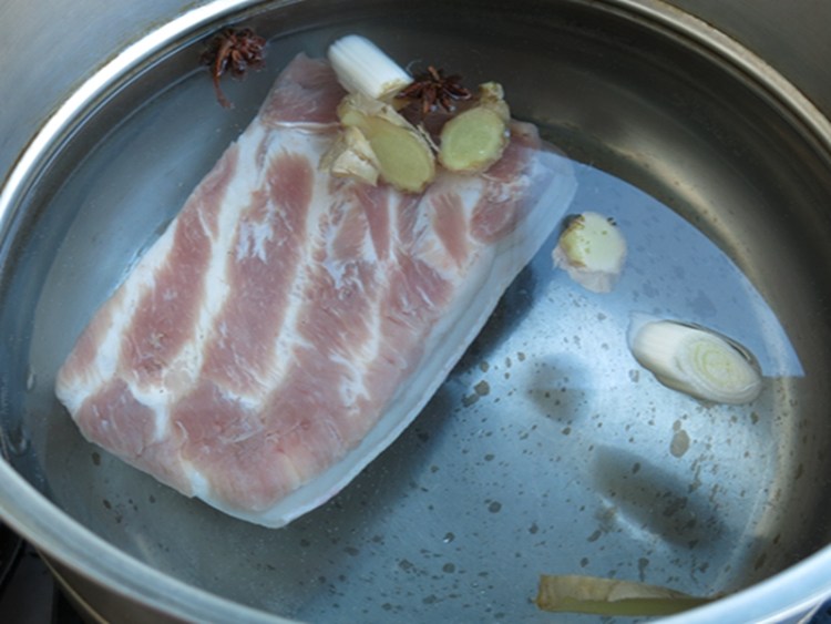 蒜蓉白肉步骤2