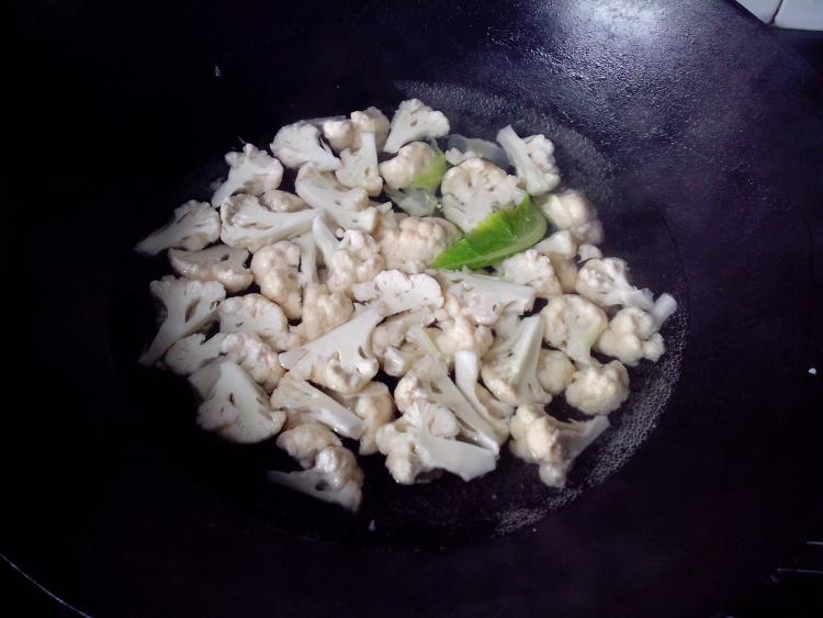 腊肉炒花菜步骤2