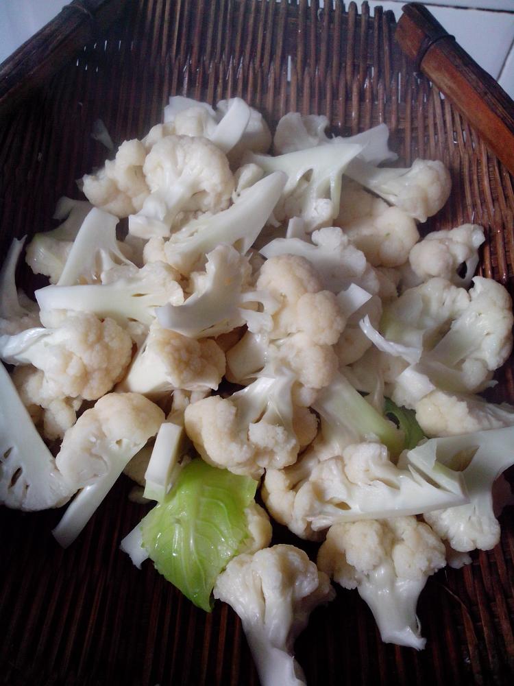 腊肉炒花菜步骤3