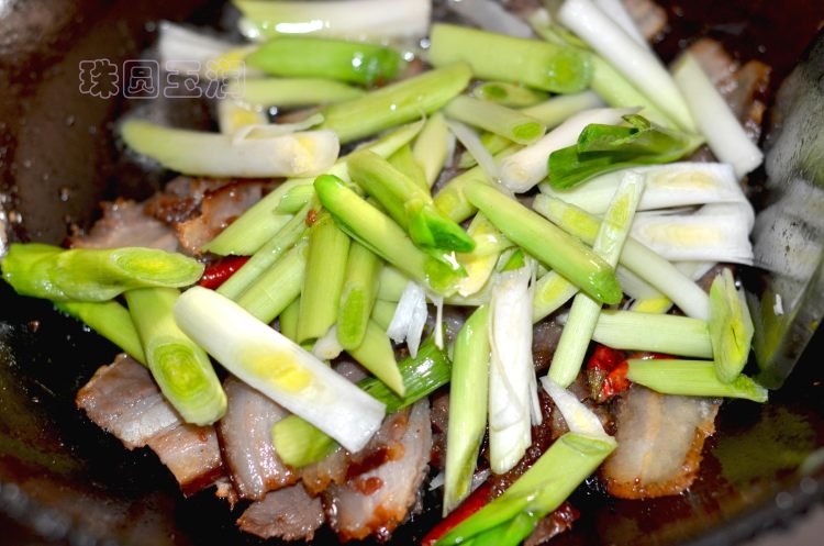 青蒜回锅腊肉步骤5