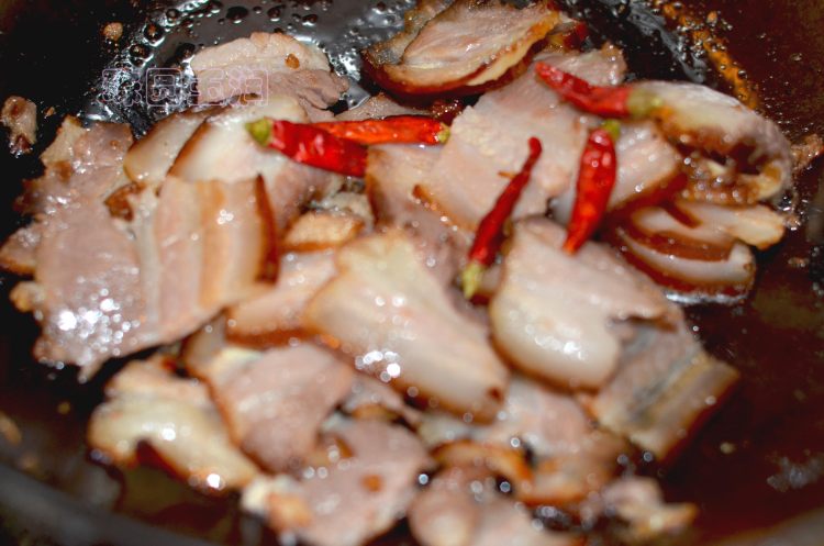 青蒜回锅腊肉步骤4